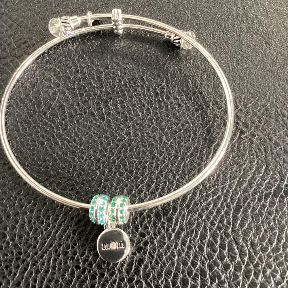 Silver bangle “mom” charm bracelet - Picture 2 of 5